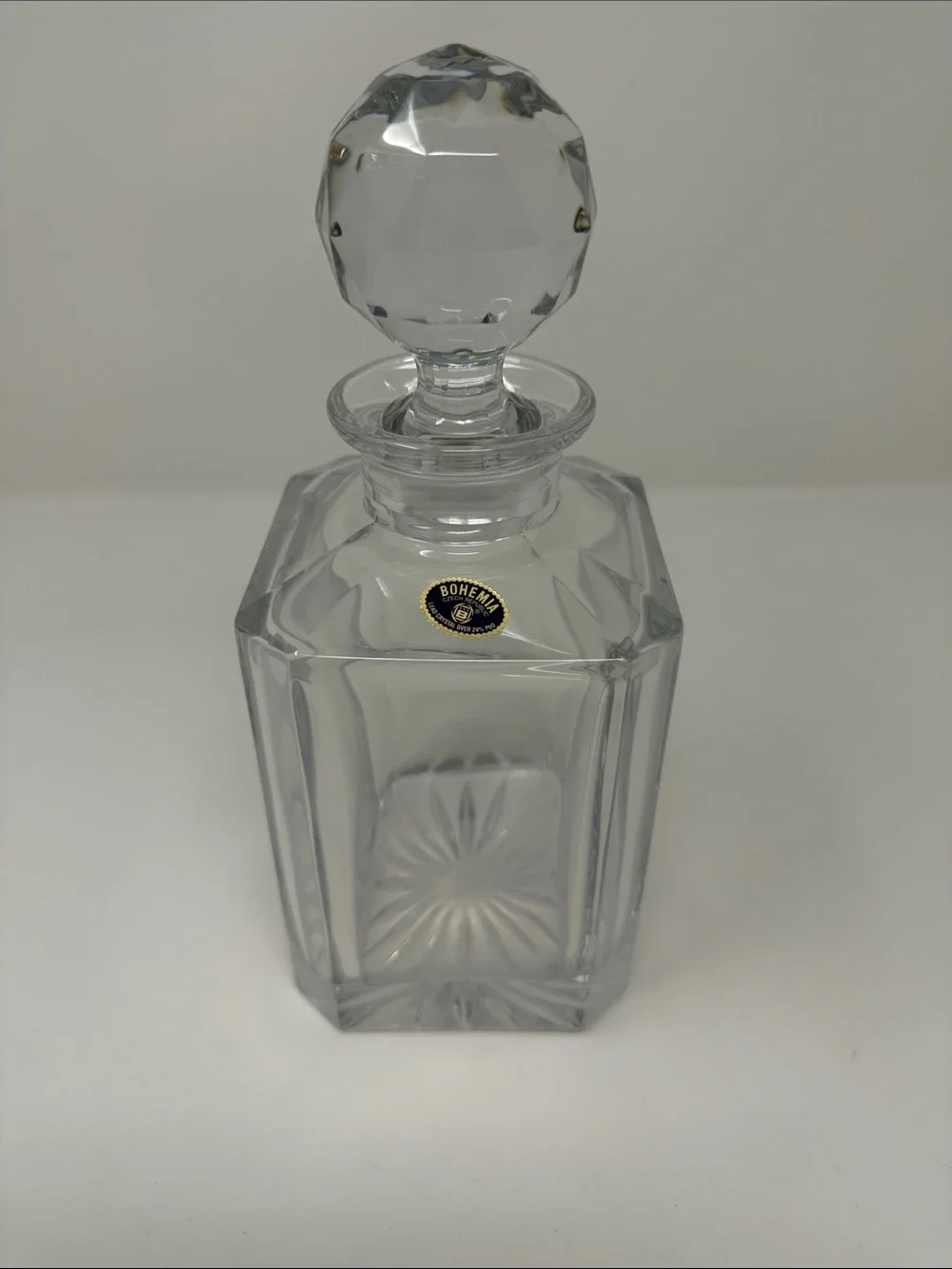 Clear Glass Decanter with Faceted Stopper